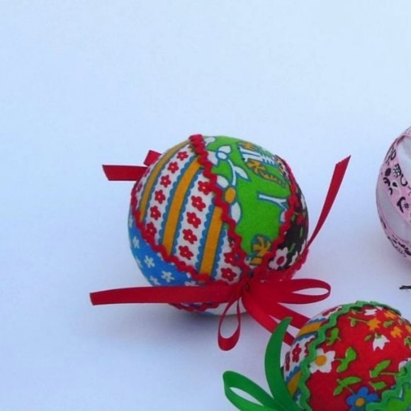 Vintage Lot Of 4 Handmade Patchwork Quilt Christmas Ornaments - Picture 4 of 7